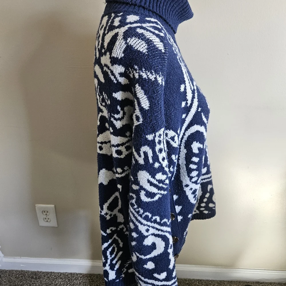 St. John Navy and White Turtleneck Sweater PXL
